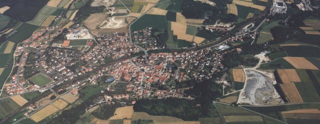 Grossansicht in neuem Fenster: Luftbild von Kirchheim Grossansicht in neuem Fenster: Luftbild von Kirchheim