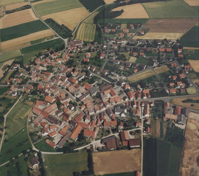 Grossansicht in neuem Fenster: Luftbild von Gaubüttelbrunn Grossansicht in neuem Fenster: Luftbild von Gaubüttelbrunn